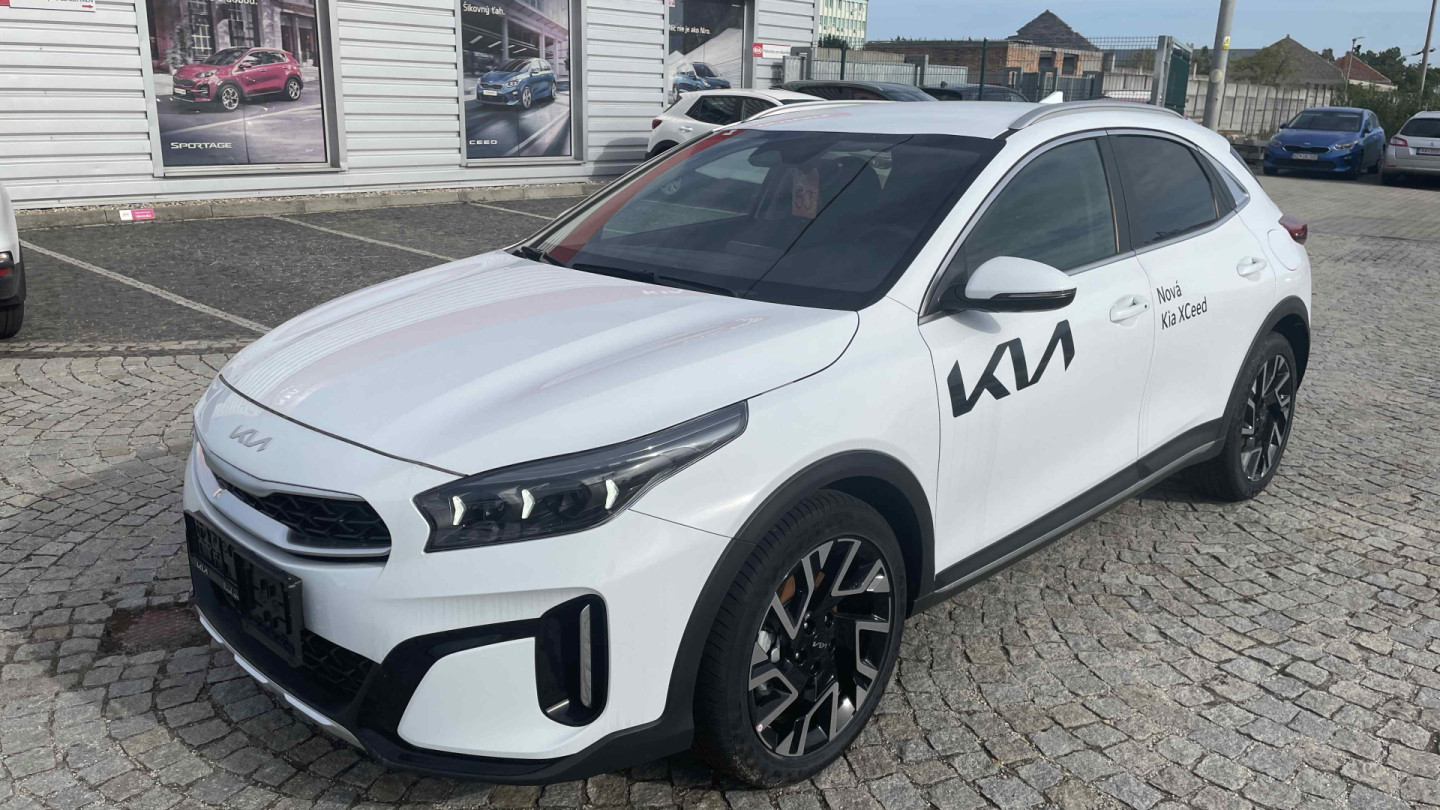 Kia XCEED 1,5 T-GDi M6 Gold + Safety pack + Smart pack