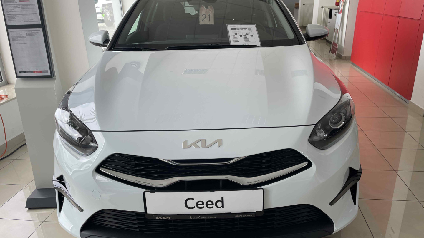 Kia Ceed 1.5 T-GDi Silver A/T