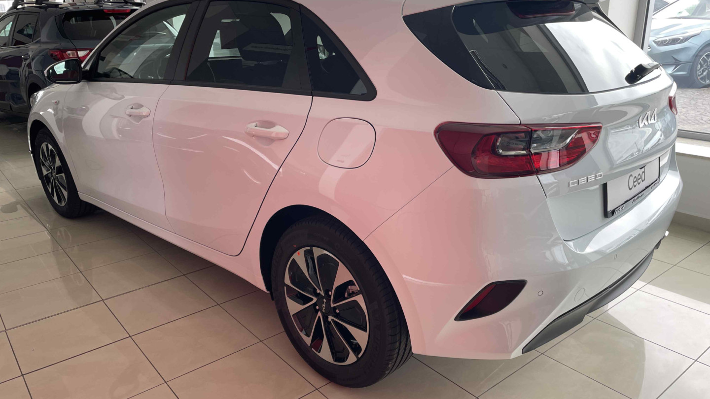 Kia Ceed 1.5 T-GDi Silver A/T