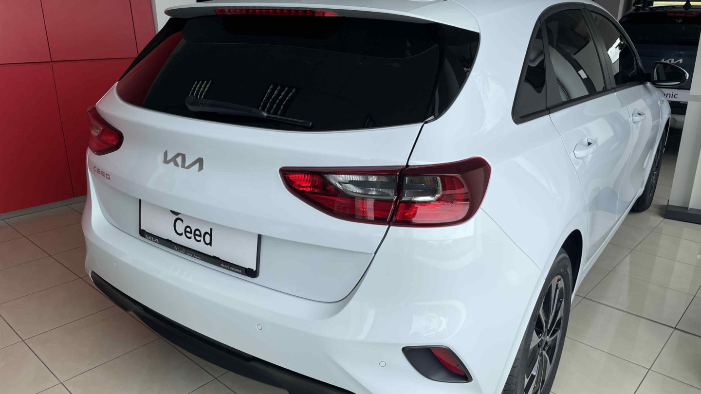 Kia Ceed 1.5 T-GDi Silver A/T