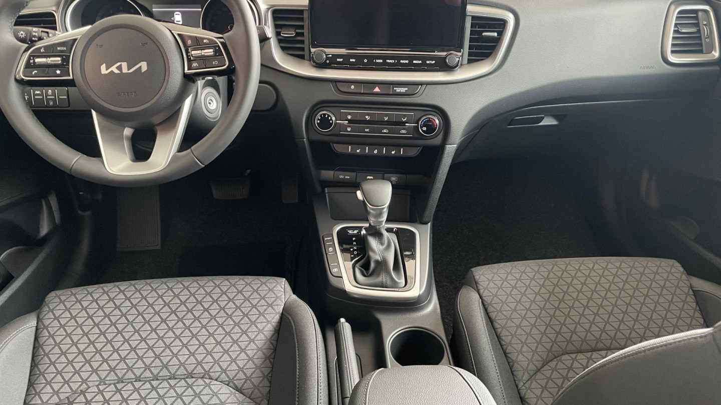 Kia Ceed 1.5 T-GDi Silver A/T