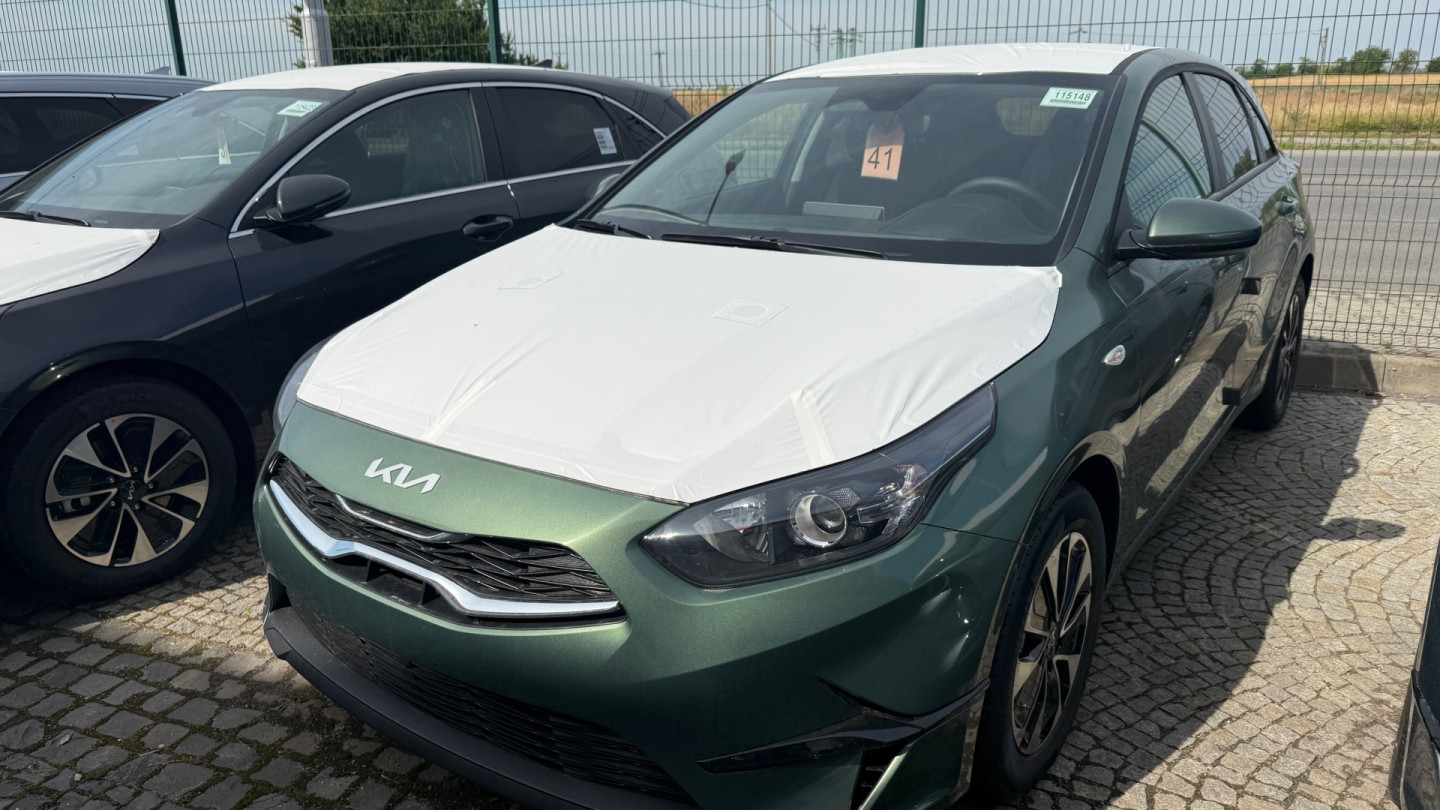 KIA CEED 1,5 T-GDi Silver + Silver pack 140k M6