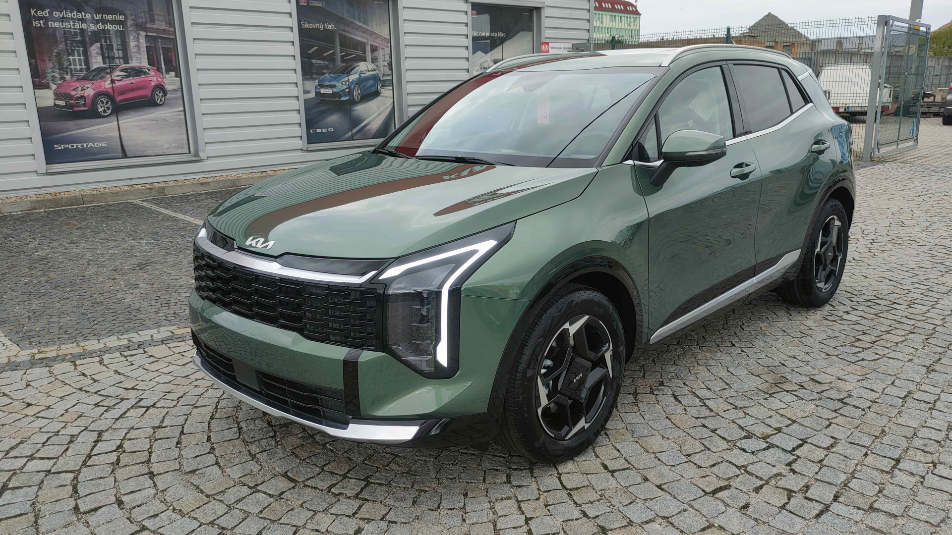 KIA SPORTAGE 1,6 T-GDI AWD DCT7 PLATINUM 180k