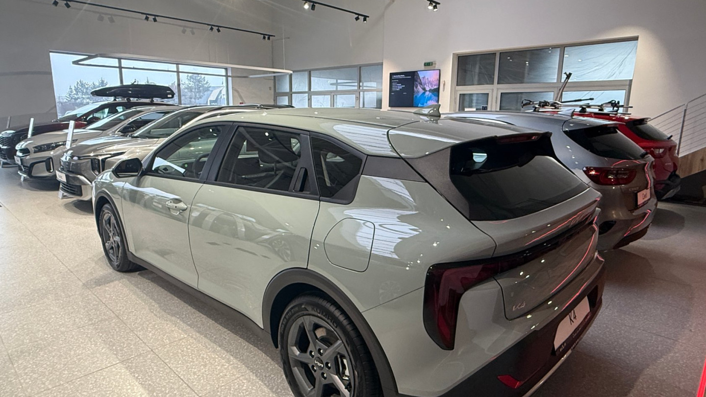 KIA K4 1,6 T-GDi 7DCT Silver + Silver pack + Safety pack