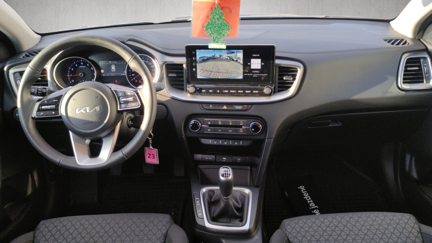 Kia CEED 1,5 T-GDi Silver + Silver pack M6