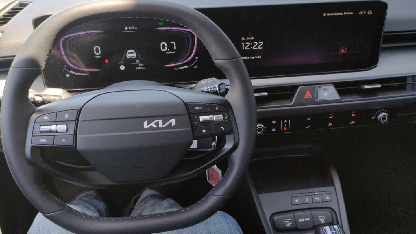 KIA STONIC 1,0 T-GDI M6 SILVER,SILVER PACK