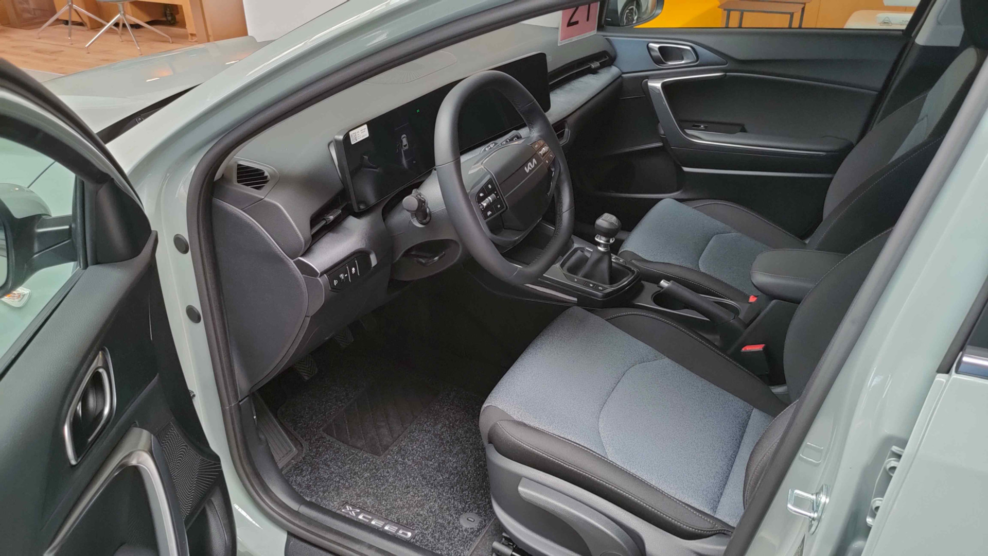 KIA XCEED 1,0 T-GDI 115K M6 SILVER + SILVER PAKET