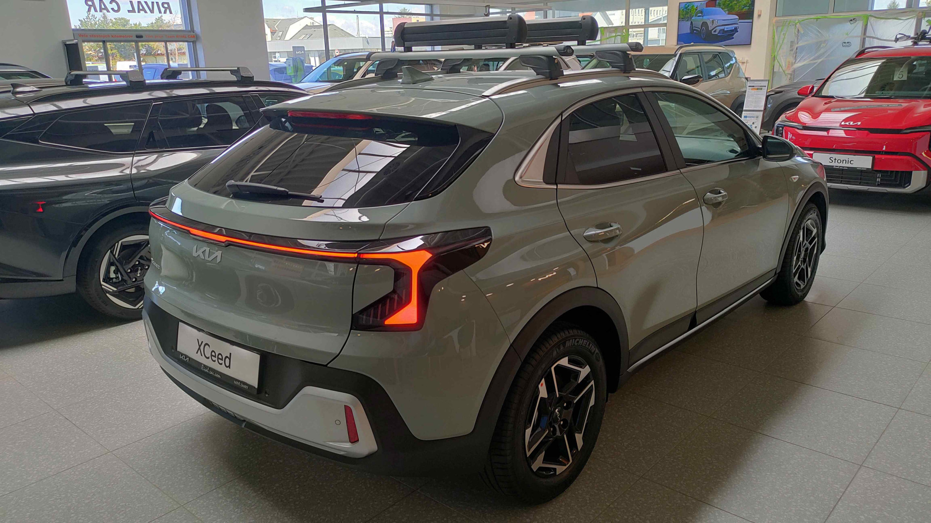 KIA XCEED 1,0 T-GDI 115K M6 SILVER + SILVER PAKET